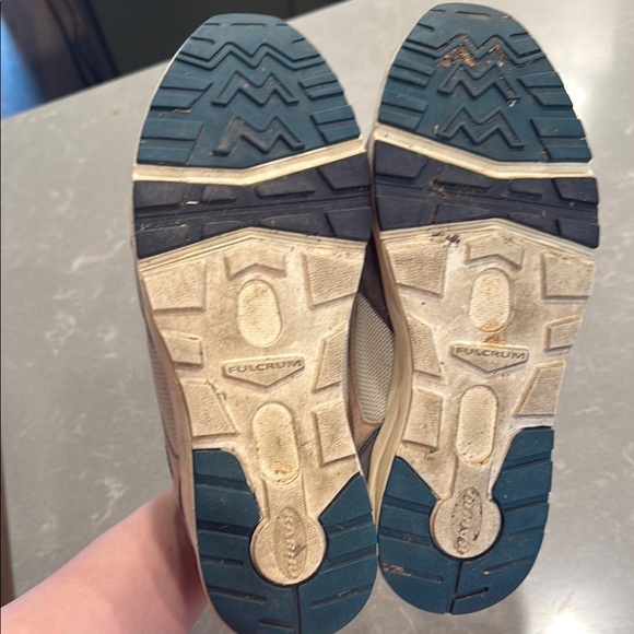 Karhu Cream and Blue Retro-Inspired Athletic Shoes - Picture 3 of 8